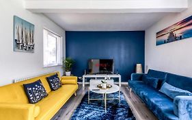 Contemporary 4 Bedroom Detached House With Parking And City Links