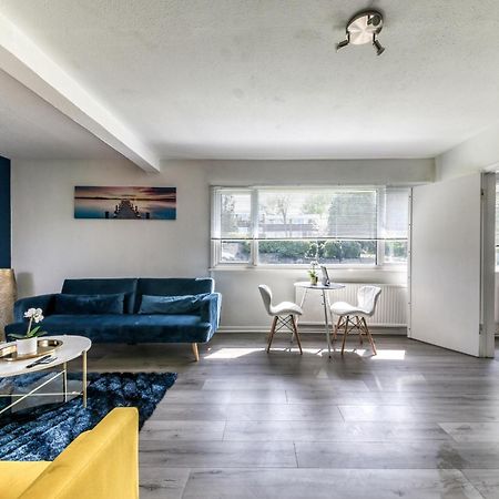 Contemporary 4 Bedroom Detached House With Parking And City Links Croydon Room photo