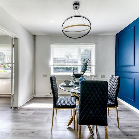 Contemporary 4 Bedroom Detached House With Parking And City Links Croydon Room photo