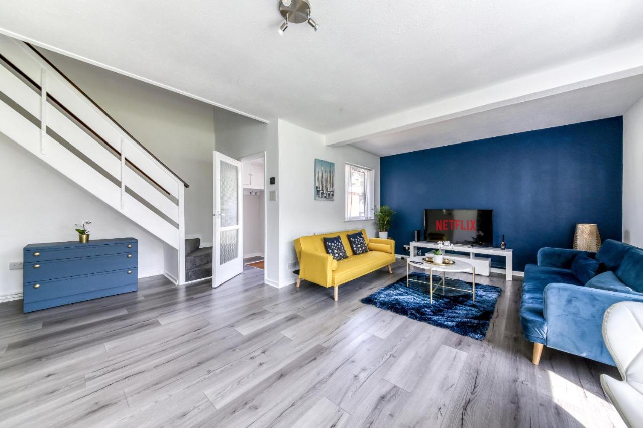 Contemporary 4 Bedroom Detached House With Parking And City Links Croydon Exterior photo
