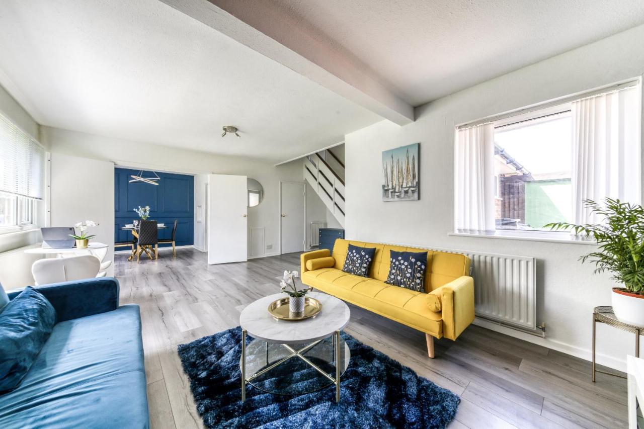 Contemporary 4 Bedroom Detached House With Parking And City Links Croydon Exterior photo