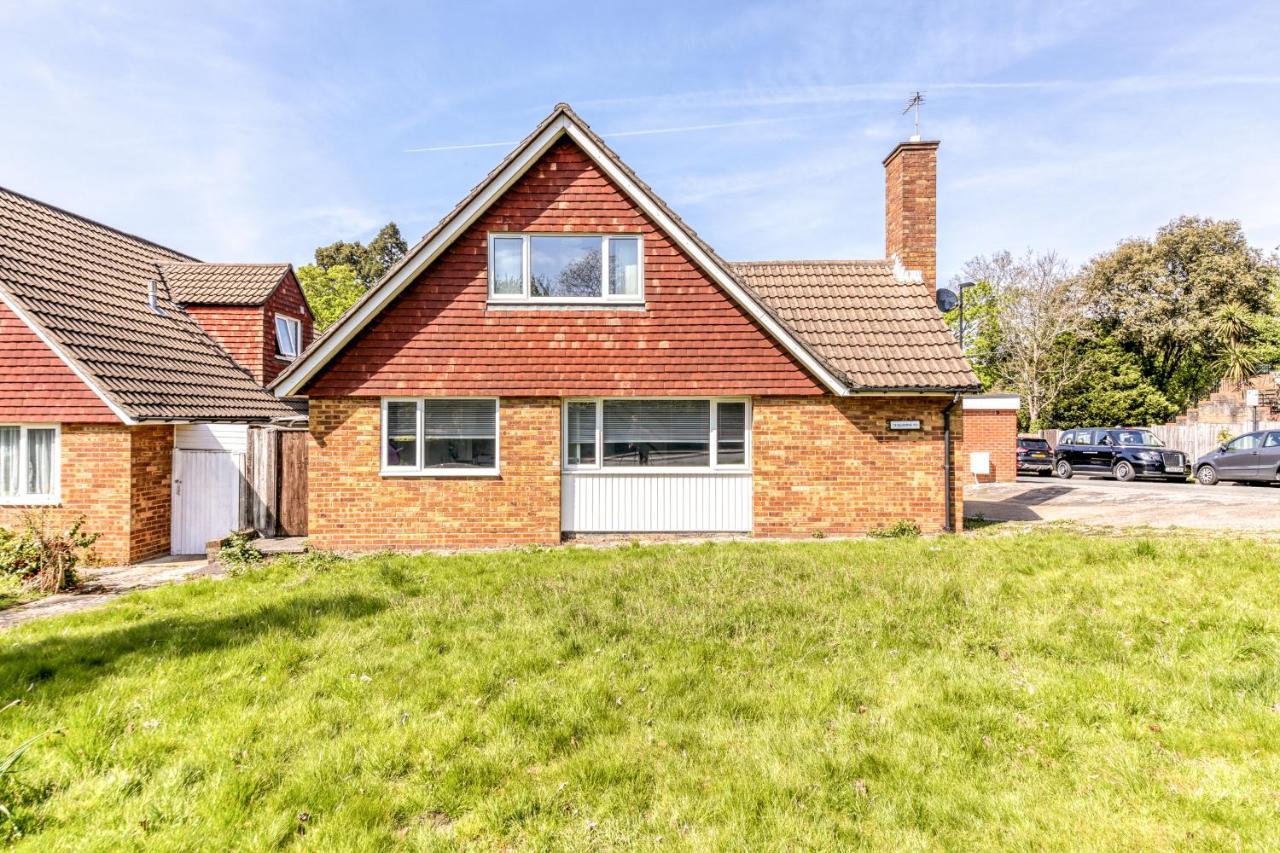 Contemporary 4 Bedroom Detached House With Parking And City Links Croydon Exterior photo