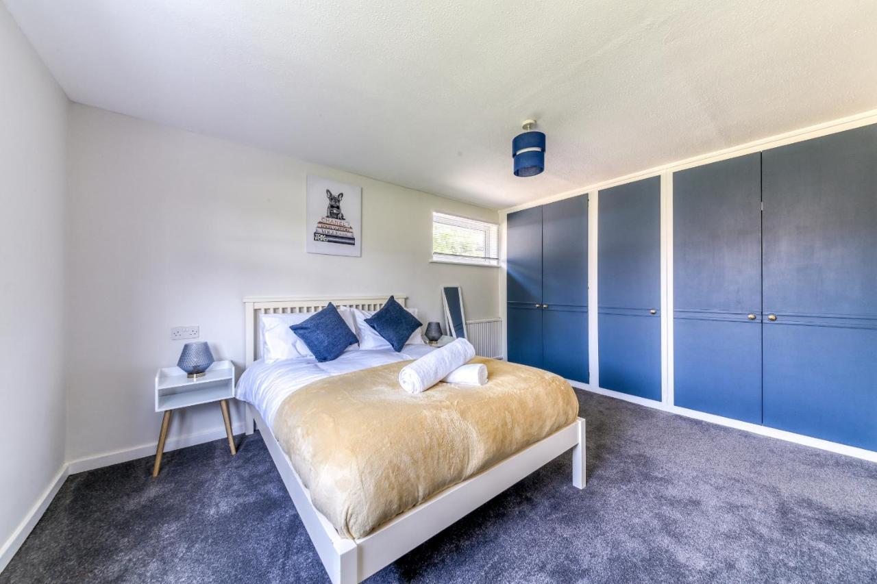 Contemporary 4 Bedroom Detached House With Parking And City Links Croydon Exterior photo