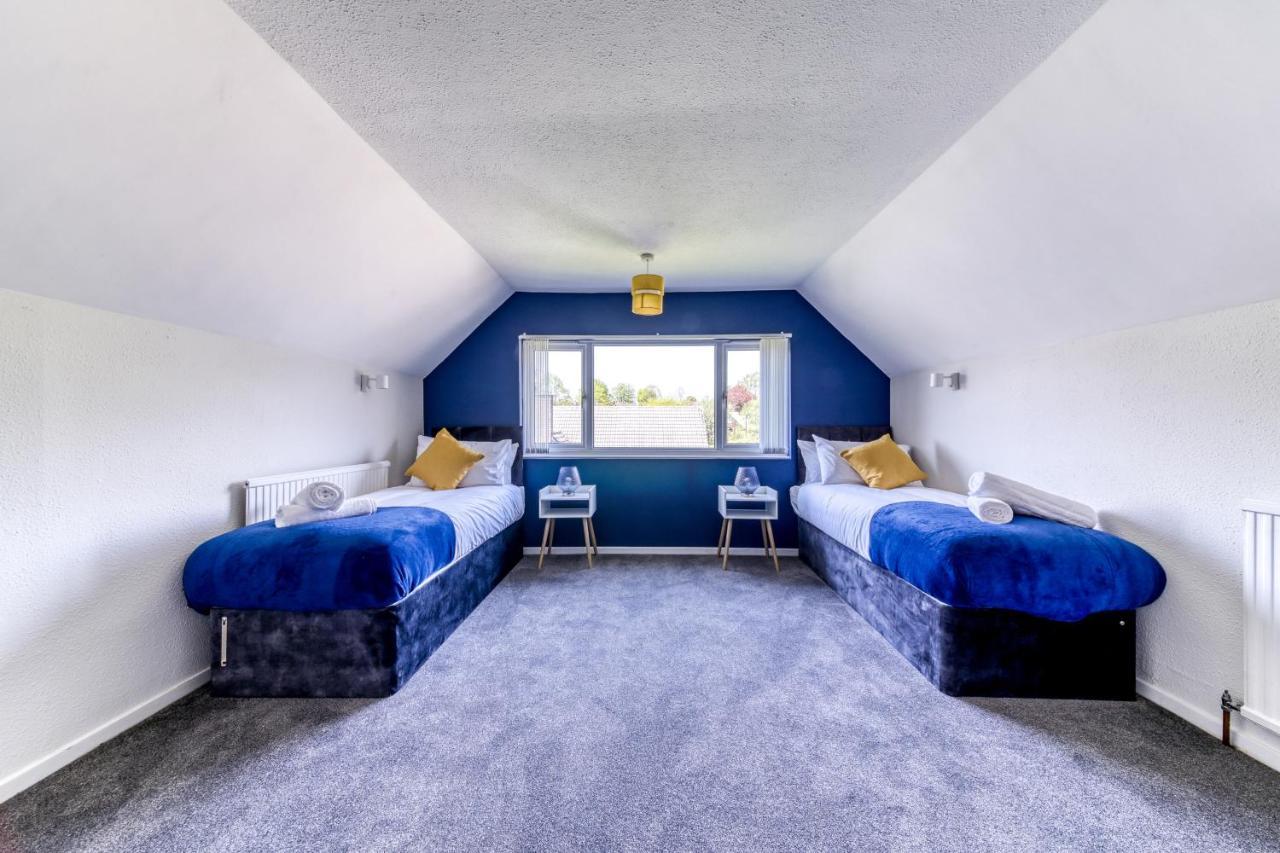 Contemporary 4 Bedroom Detached House With Parking And City Links Croydon Exterior photo