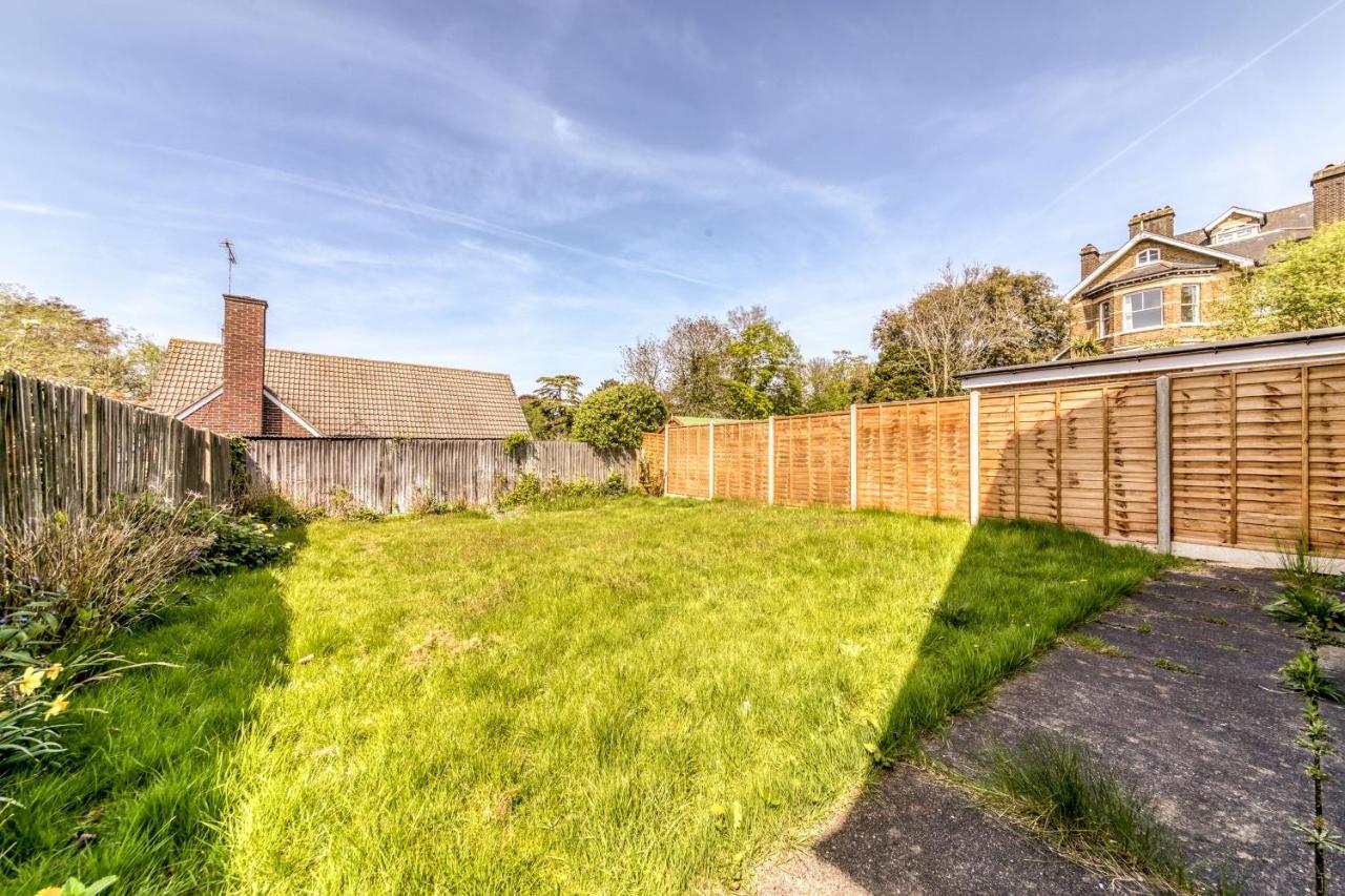 Contemporary 4 Bedroom Detached House With Parking And City Links Croydon Exterior photo