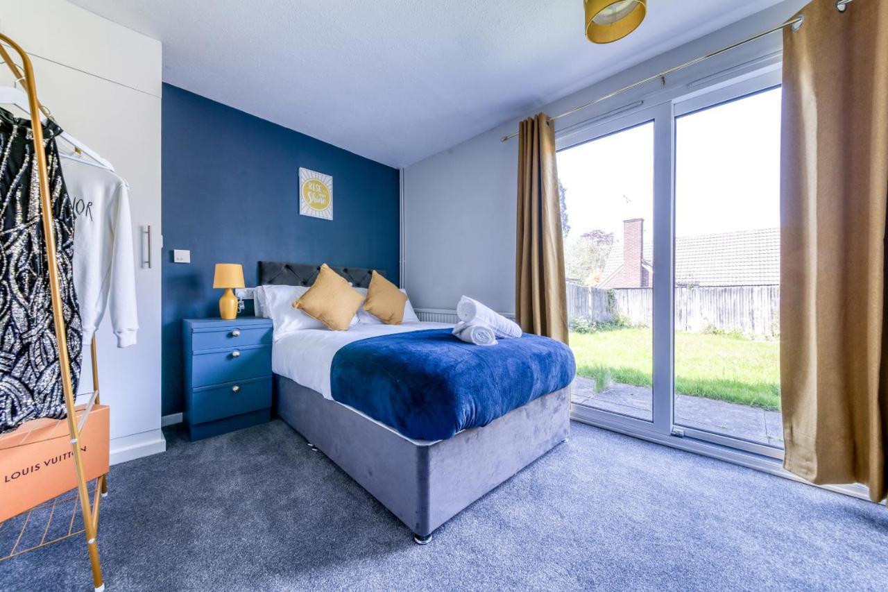 Contemporary 4 Bedroom Detached House With Parking And City Links Croydon Exterior photo