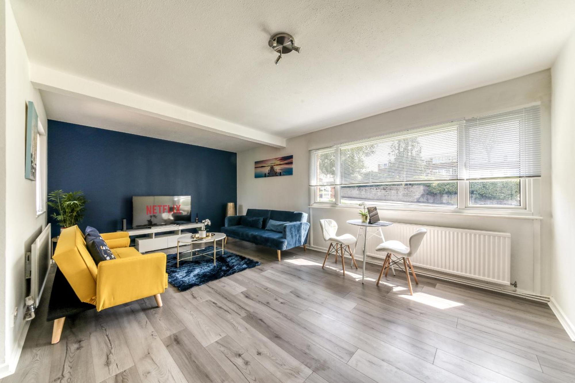 Contemporary 4 Bedroom Detached House With Parking And City Links Croydon Room photo
