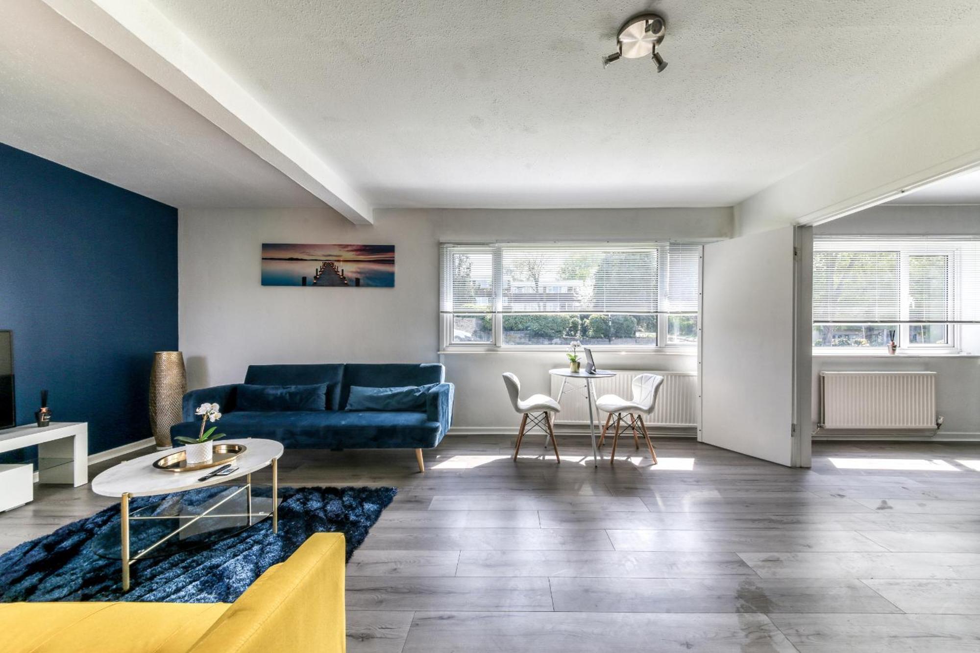 Contemporary 4 Bedroom Detached House With Parking And City Links Croydon Room photo