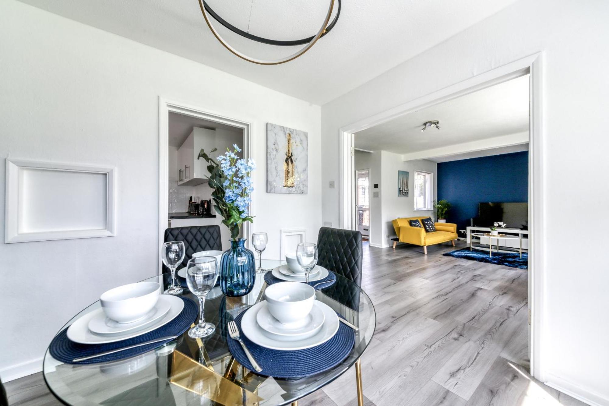 Contemporary 4 Bedroom Detached House With Parking And City Links Croydon Room photo