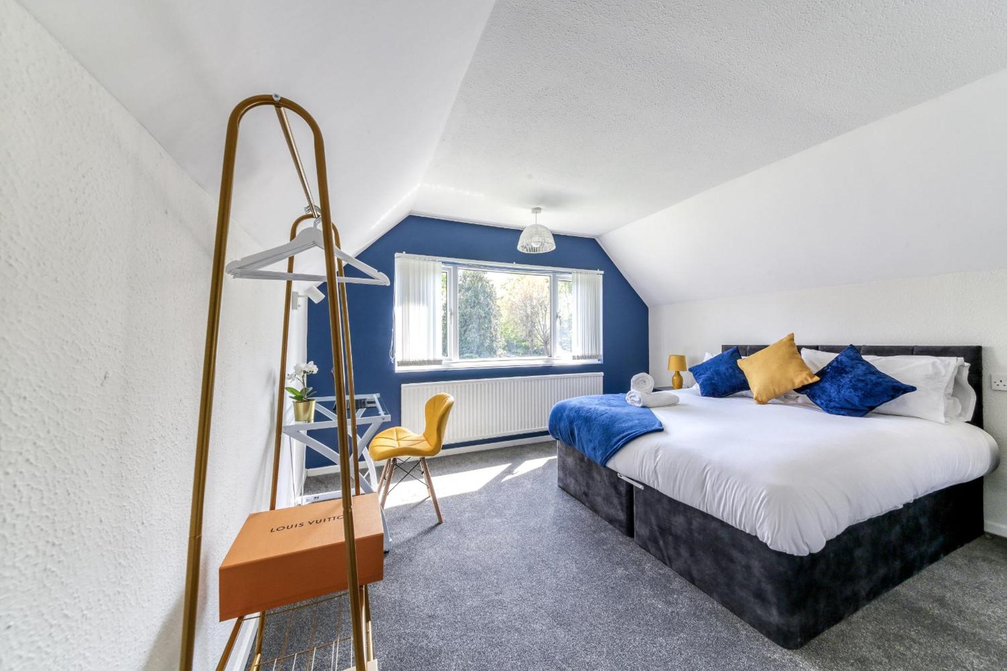 Contemporary 4 Bedroom Detached House With Parking And City Links Croydon Room photo