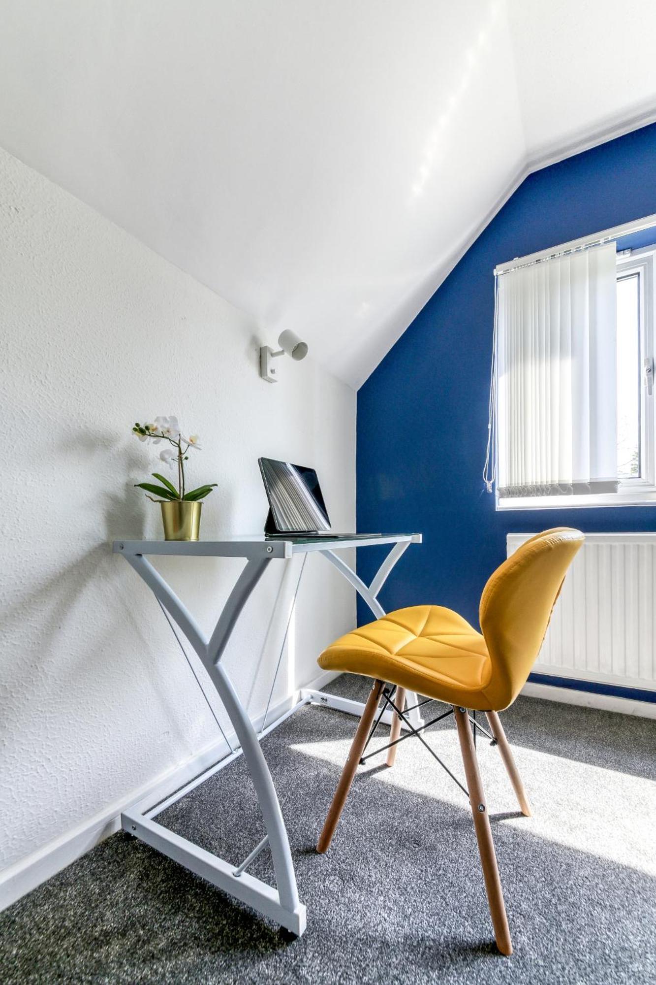 Contemporary 4 Bedroom Detached House With Parking And City Links Croydon Room photo
