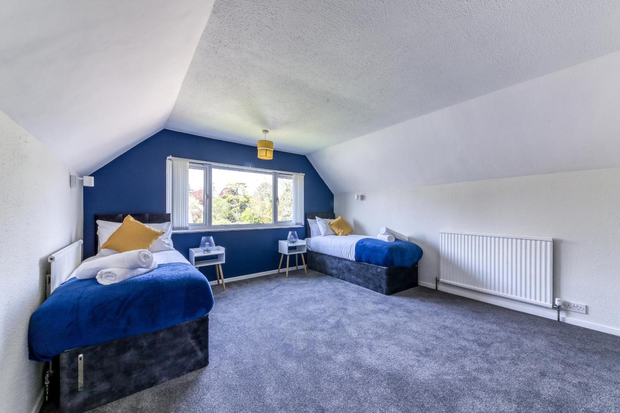 Contemporary 4 Bedroom Detached House With Parking And City Links Croydon Room photo